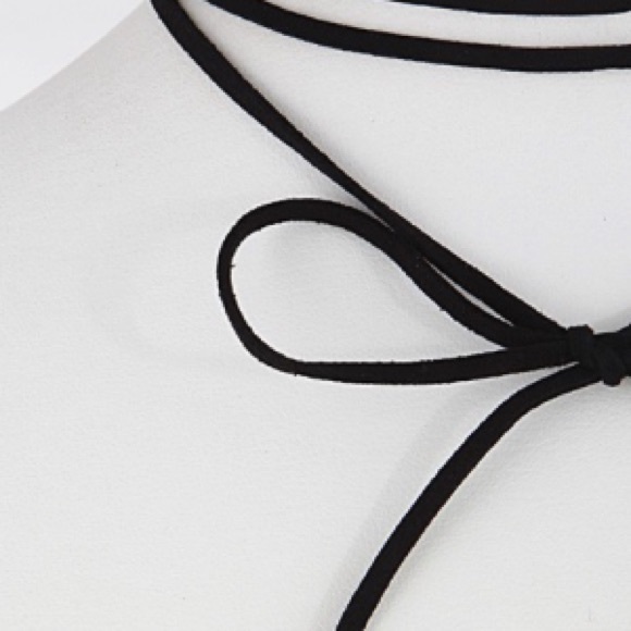 NWT || Black Faux Suede Bow Tie Choker Necklace - Picture 4 of 4
