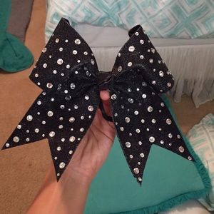 Cheer bow