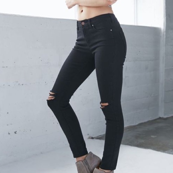 Bullhead Black high rise skinny jeans