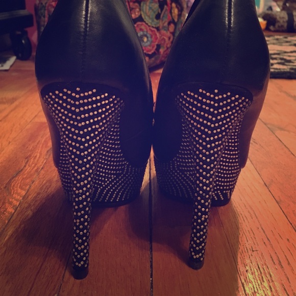 Black heels with sparkles!