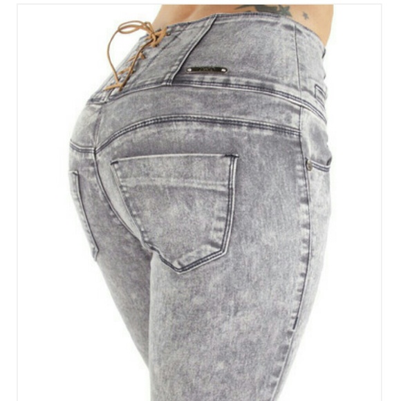 High Waisted Jeans