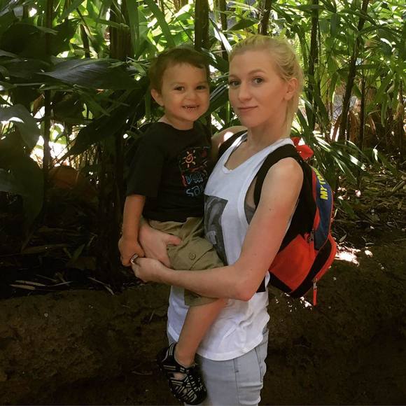 Meet your Posher, Cynthia - Picture 1 of 1