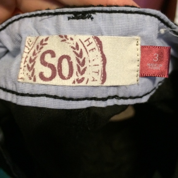 Black crotchet shorts - Picture 2 of 3