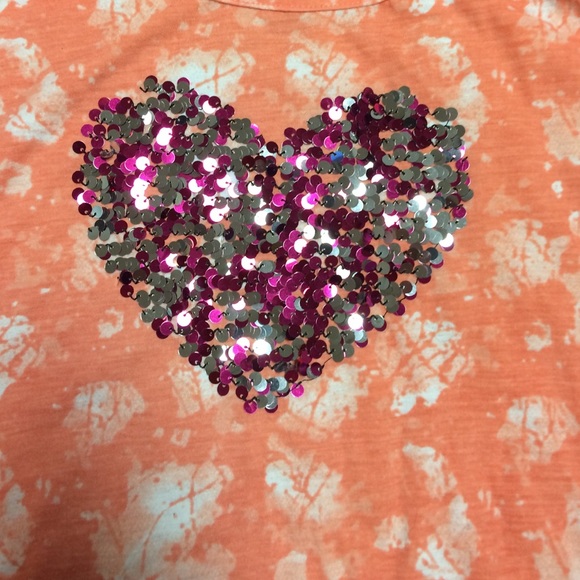 Shorter in front longer in back new shirt pretty - Picture 2 of 2