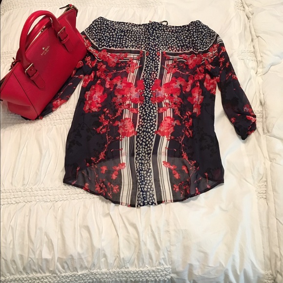 🌹🌹Floral Guess Blouse🌹🌹