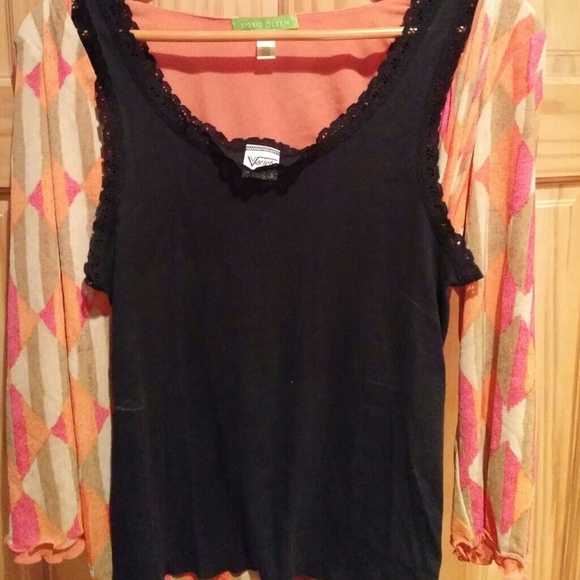 Beautiful Geometric Pattern Ladies Top - Picture 2 of 4
