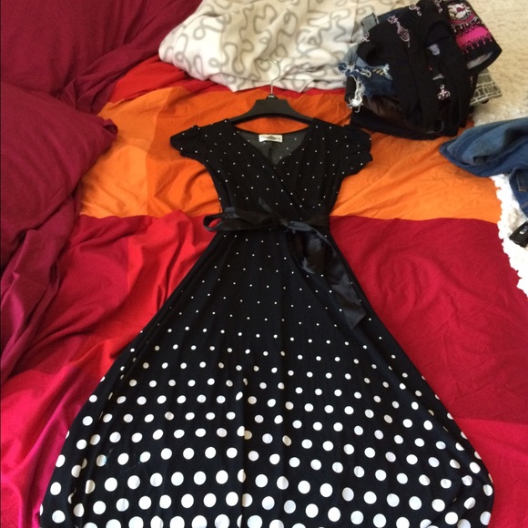 Black and white polka dot short sleeve dress