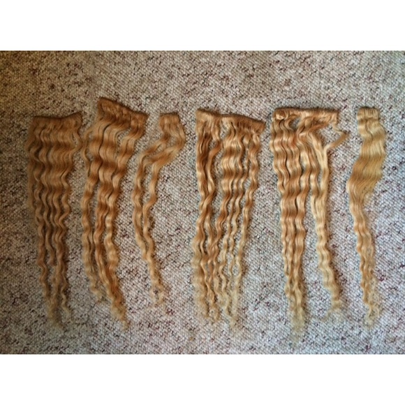 "18 blonde curly extensions