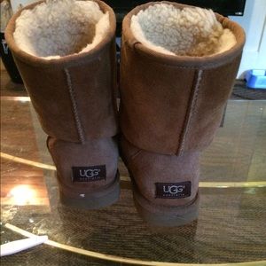 TAN UGG BOOTS