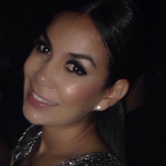 Meet your Posher, Claudia