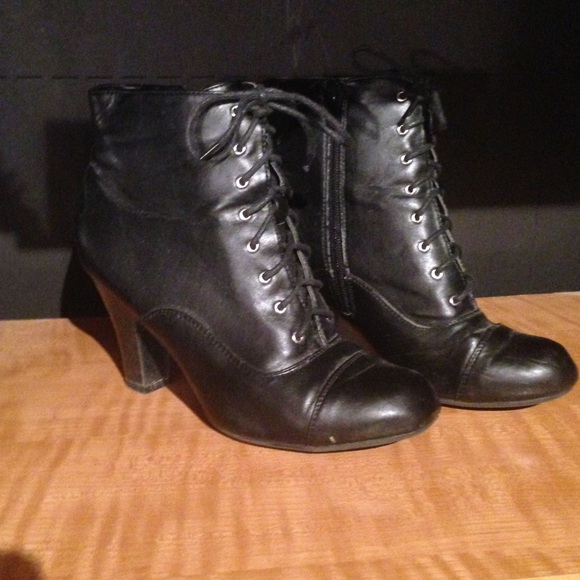 Black heeled boots!
