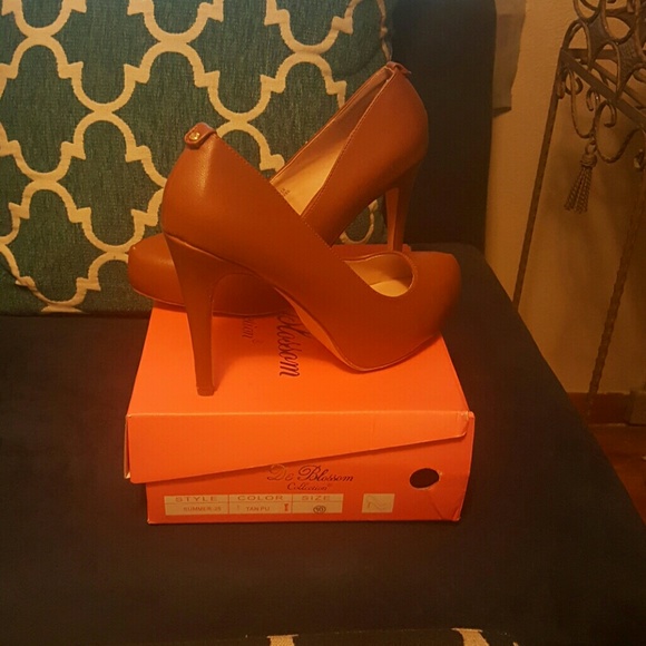 cognac pumps