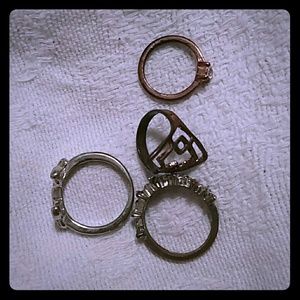 A set of 4 rings