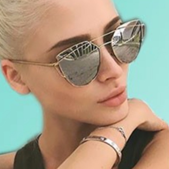 Trendy sunglasses in GOLD TRIM - Picture 2 of 4