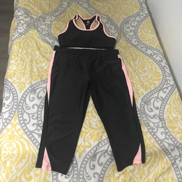 🎉CLOSET CLEAROUT🎉 Matching Active Wear Set