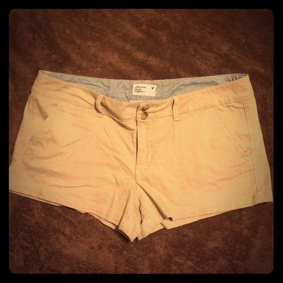 Cute khaki shorts!!