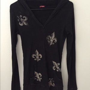 Long sleeve fleur de li top