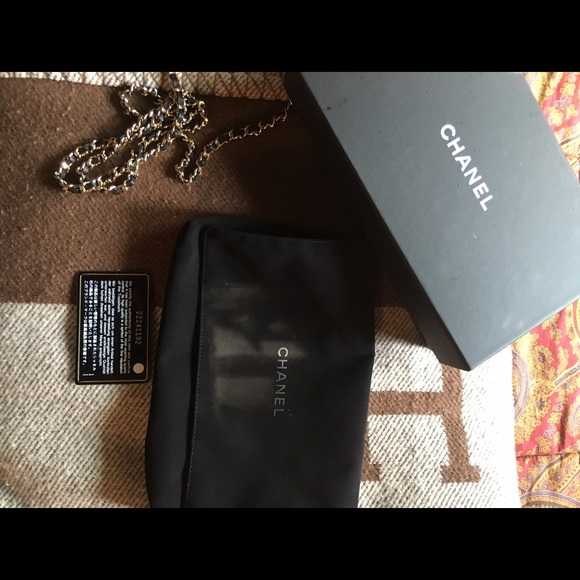 Authentic- Small Chanel Patent Leather Flap Bag - Picture 4 of 4