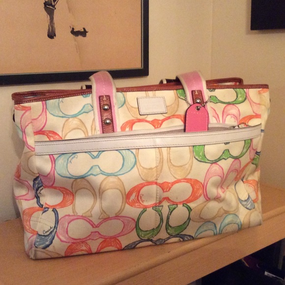 Authentic Coach Hamptons Scribble Lg Tote handbag