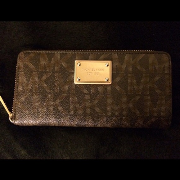 MK AUTHENTIC WALLET