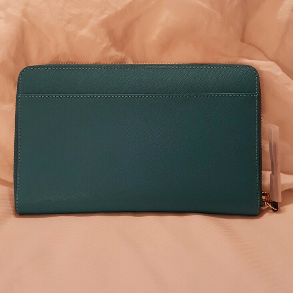 **SOLD**Kate Spade Mikas Pond Travel Wallet - Picture 2 of 4