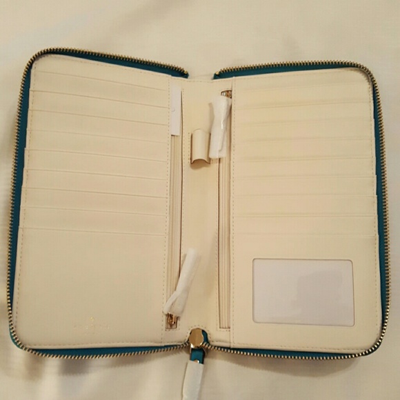 **SOLD**Kate Spade Mikas Pond Travel Wallet - Picture 3 of 4