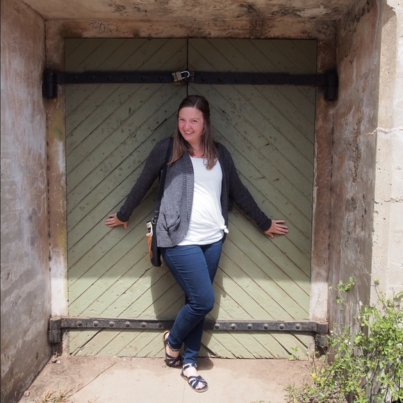 Meet your Posher, Ariel - Picture 2 of 3