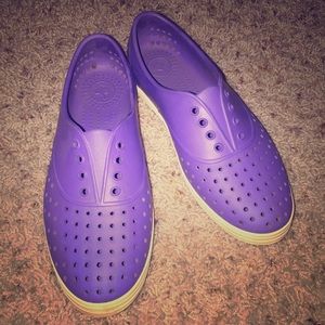 Purple "Native" casual street shoes in a size 7