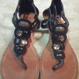 Heeled black sandals