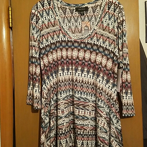 Pretty Karen Kane shark bite tunic.   SOLD