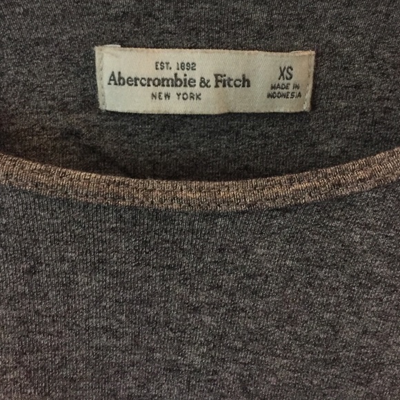 Tight grey crop top - Picture 2 of 2