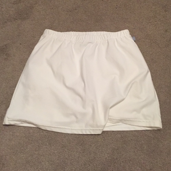 white Nike tennis skort