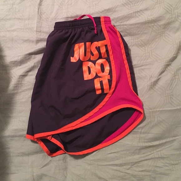 NIKE SHORTS