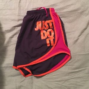 NIKE SHORTS