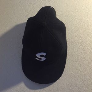 supreme black wool 6 panel strap back