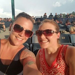 Meet your Posher, Mae