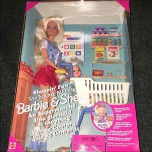 Vintage Barbie and Shelly shopping fun