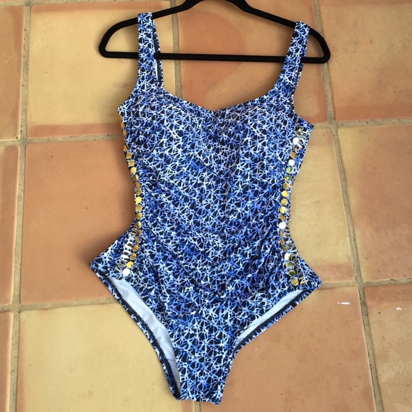 Swim suite never worn. Size 12