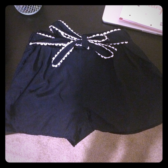 navy & white shorts 💙