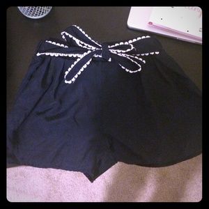 navy & white shorts 💙