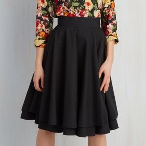 Essential Elegance Skirt in Black