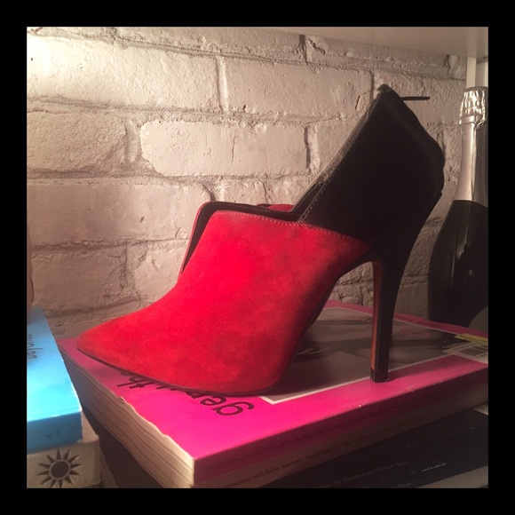 CLASSIC HEELS for the LADY WHO LOVES RED