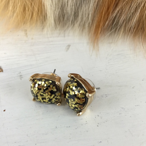 ✨Black & gold glitter stud earrings - Picture 3 of 4