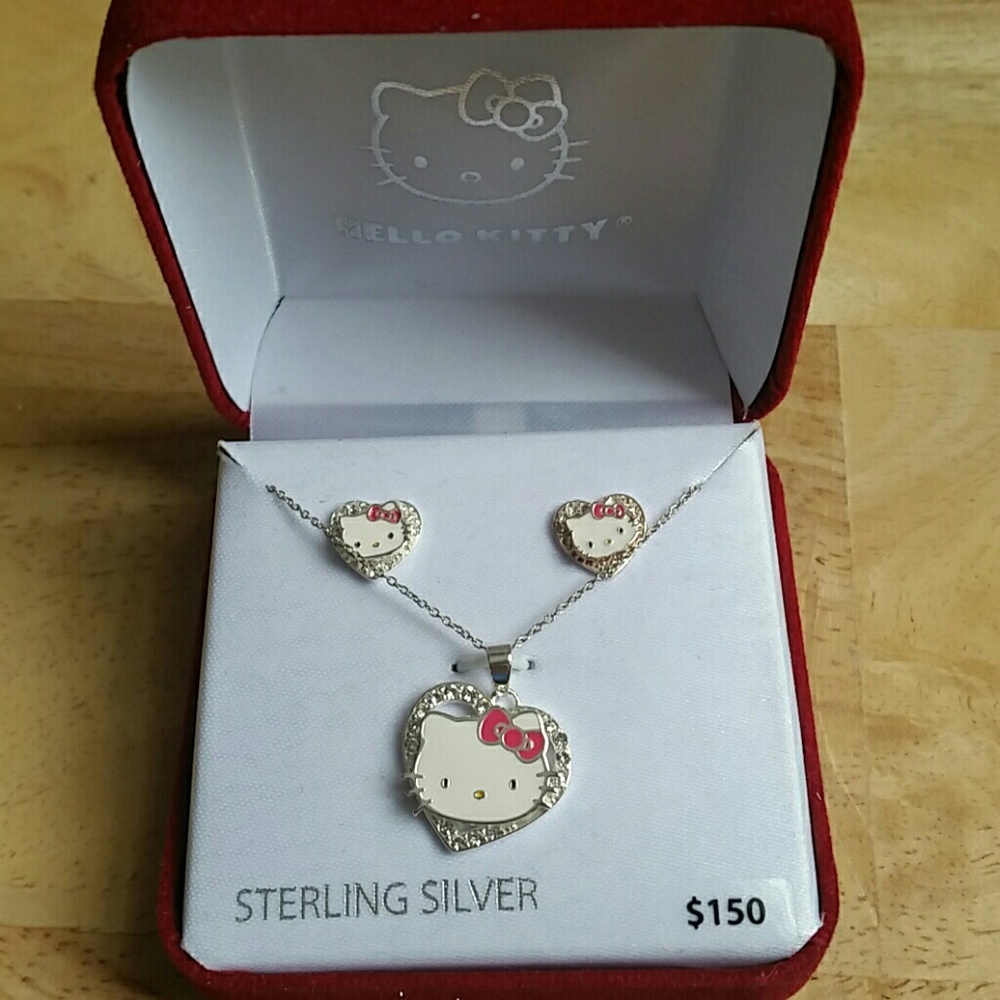 ◇◇SALE◇◇Hello Kitty necklace and earring set