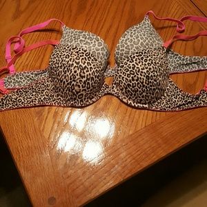 ❌SOLD ❌ Pink by victoria secret wear ever bra