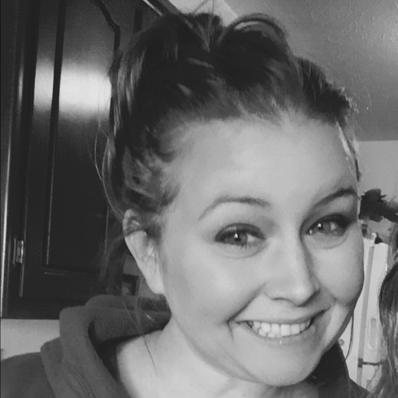 Meet your Posher, Jessica - Picture 1 of 1