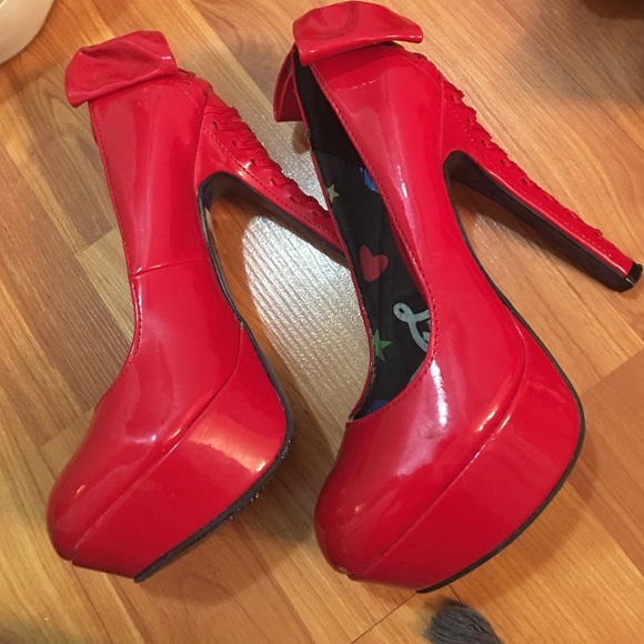 Red - Picture 2 of 4