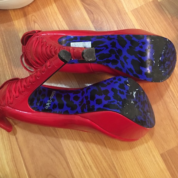 Red - Picture 4 of 4