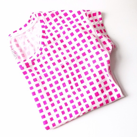 Bright pink t shirt