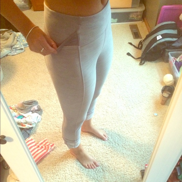 Size 4 lulu crops